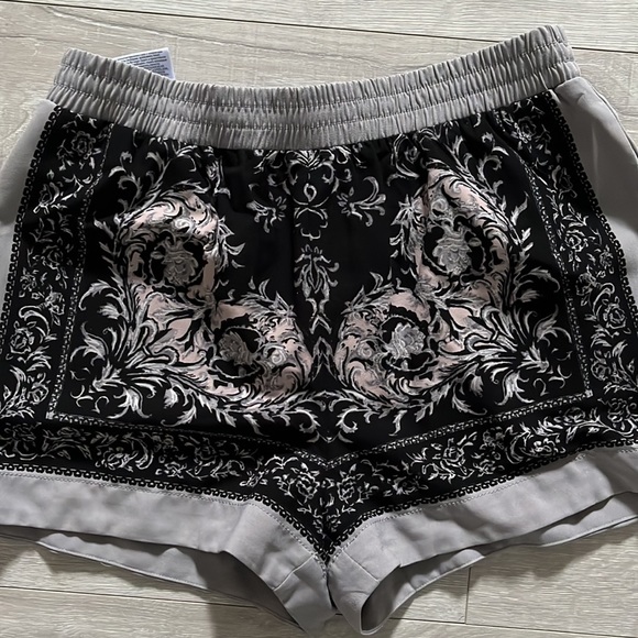 BCBG printed shorts - Picture 5 of 6